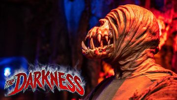 Darkness-Haunted-House-03